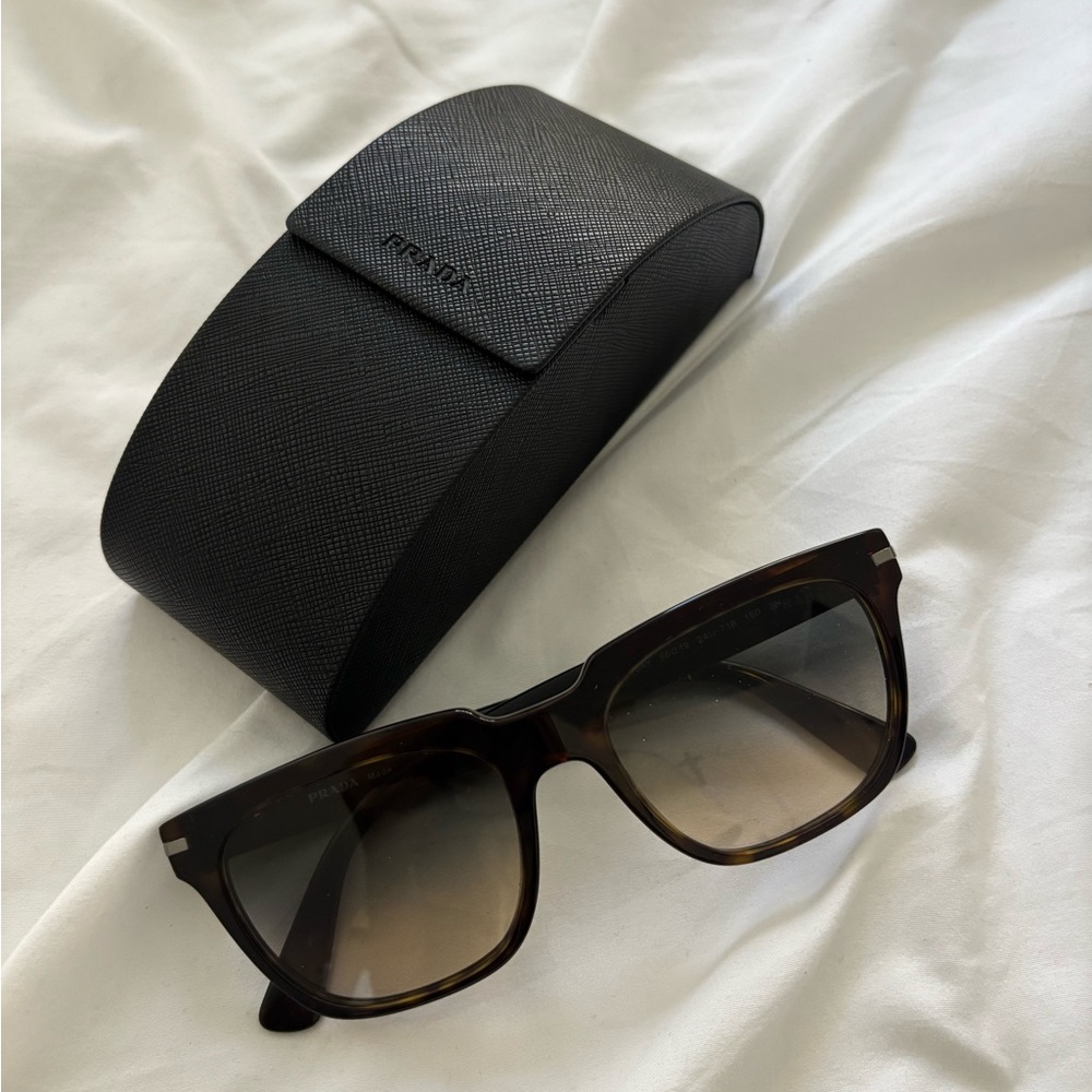 Prada Black Sunglasses in Prada Case